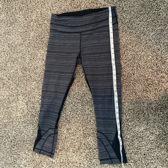 Lululemon Run: Inspire Crop II (Mesh) 21” in Cyber Stripe Deep Coal Black Sz 6 - Picture 10 of 11
